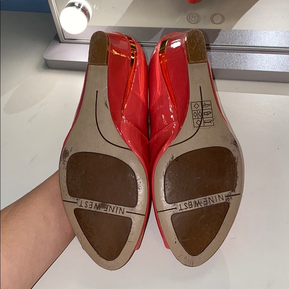 NINE WEST pink gold patent leather 2in heels - Picture 4 of 6